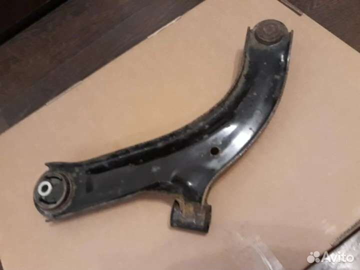 Рычаг (правый) на Nissan Tiida