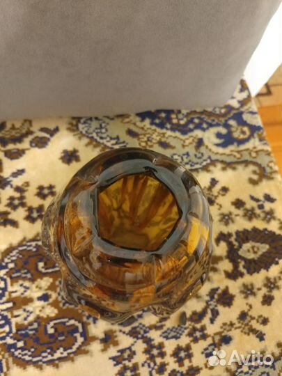 Ваза для цветов из цветного стекла