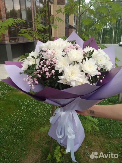 Букет цветов из хризантемы и гипсофилы