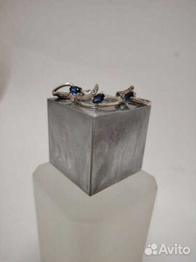 Серебряные серьги и кольцо