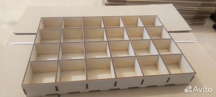 Ящик, коробка, органайзер с ячейками
