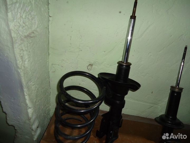 Honda CR-V стойка передняя