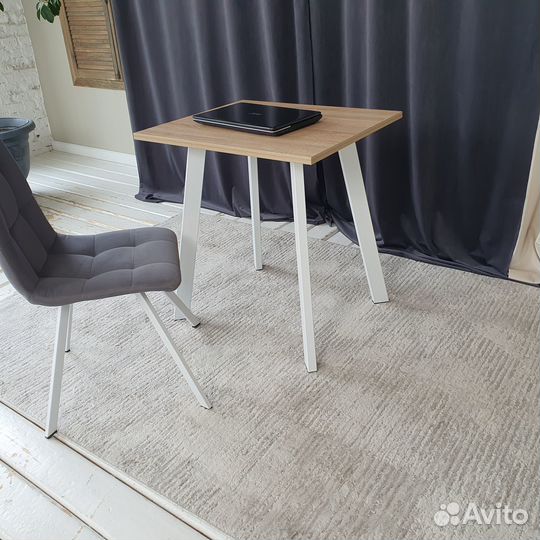 Компьютерный стол Ник Дуб 70*60 см. Белые ножки