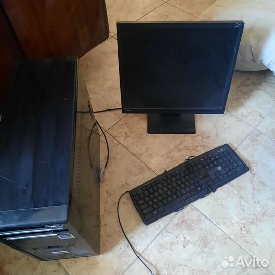 Настольный компьютер с монитором