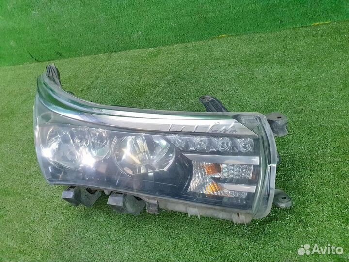 Фара правая Toyota Corolla