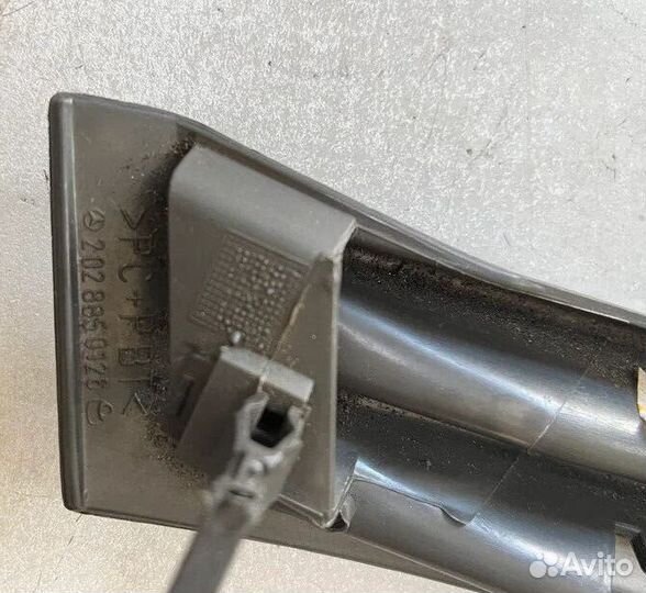 Заглушка в бампер левая mercedes C W202 93-00г