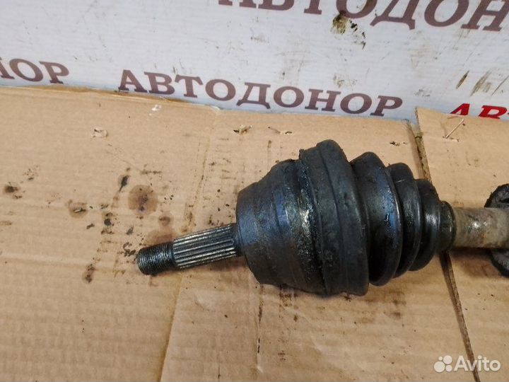 Полуось привод передний левый Volkswagen Caddy
