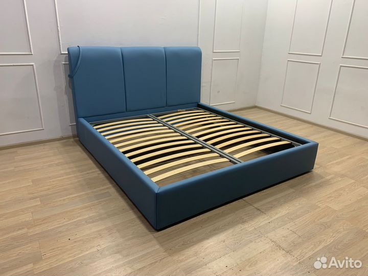 Кровать с мягким изголовьем 160х200