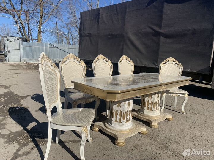 Новые столы и стулья