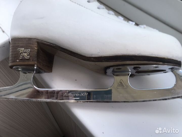 Коньки фигурные Risport RF3 pro 255