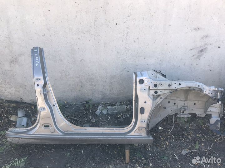 Четверть передняя правая Renault Megane 3 хэтчбек