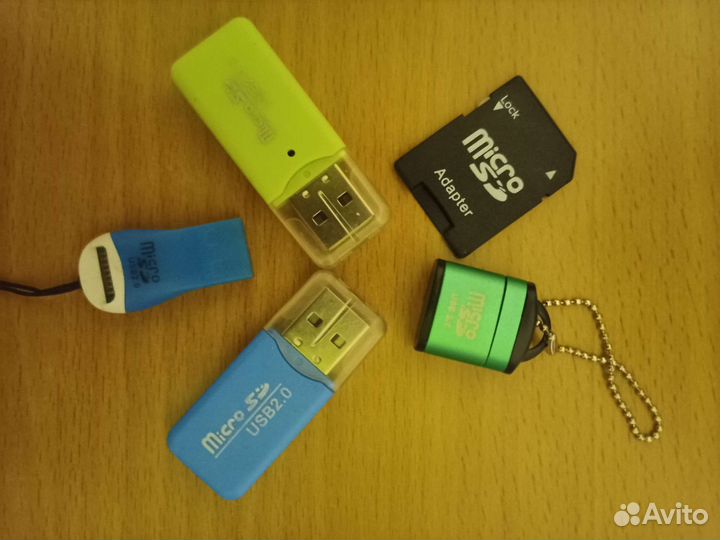 Карта MicroSD и флэшки разных объемов памяти