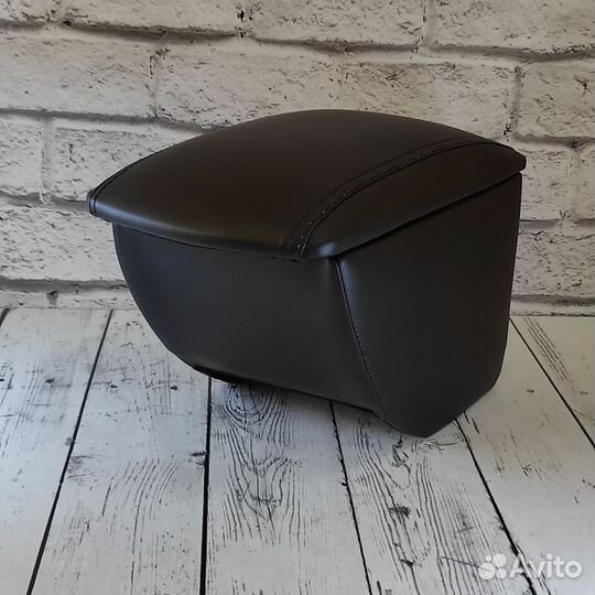 Подлокотник VW Jetta 6 (2010 - )