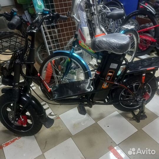 Скутер курьерской электро