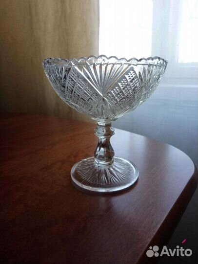 Ваза на ножке