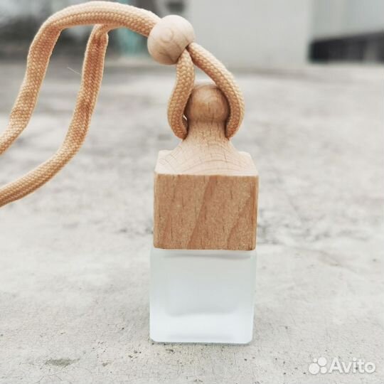 Флакон под ароматизатор в машину. подвесной черный