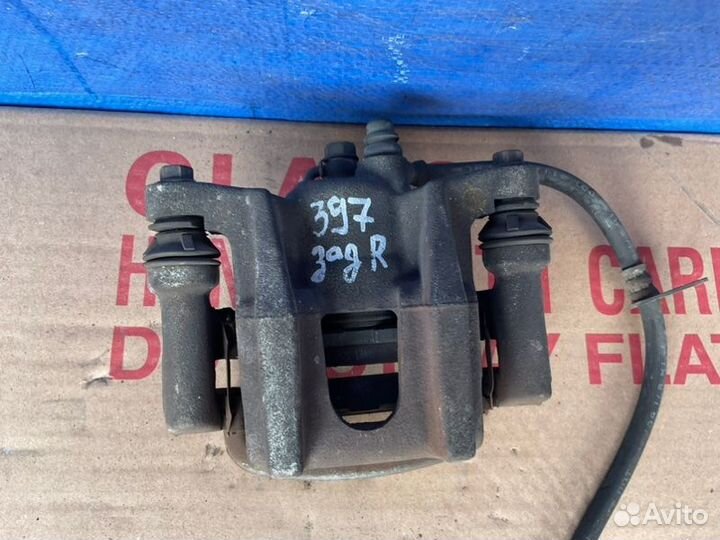 Суппорт задний правый Toyota Venza AV10 2 2010