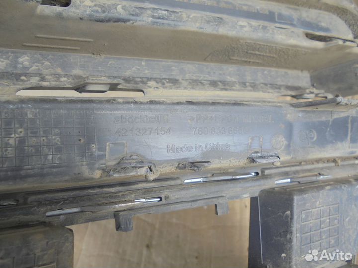 Решетка бампер передняя левая Volkswagen Touareg 3