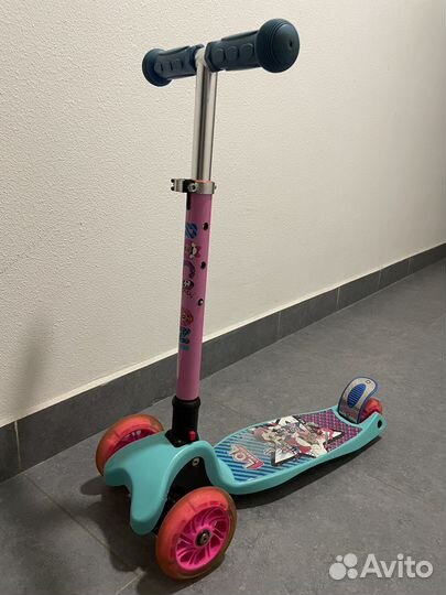 Самокат детский трехколесный LOL
