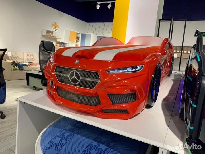 Детская кровать машина