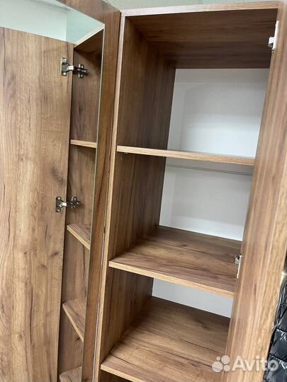 Шкаф большой с зеркалами