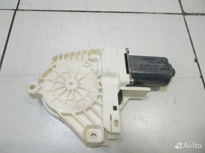 Моторчик стеклоподъемника Volkswagen Touareg 2 NF