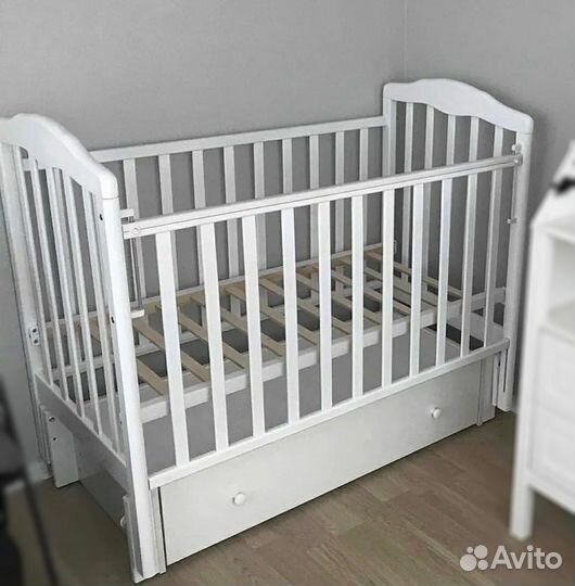 Детская кровать с универсальным маятником