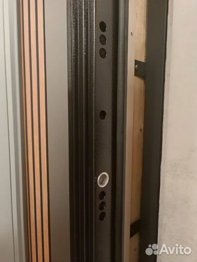 Дверь входная в квартиру