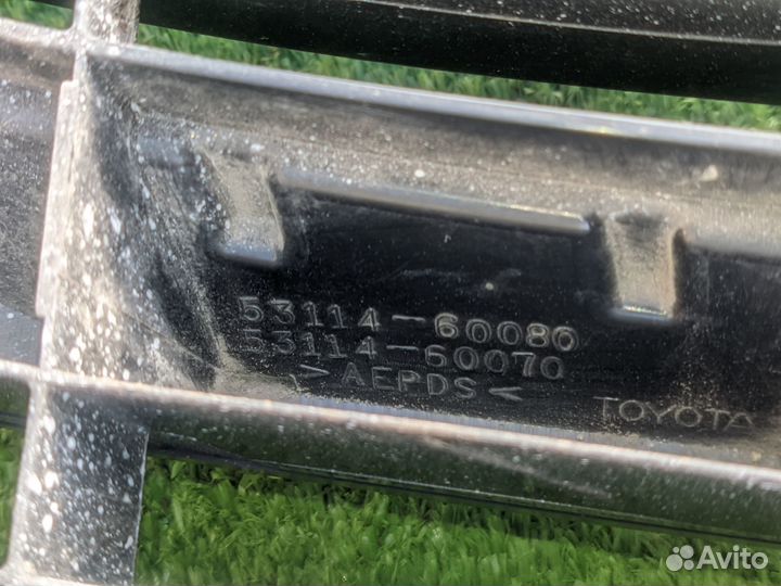 Решетка радиатора Toyota Land Cruiser Prado