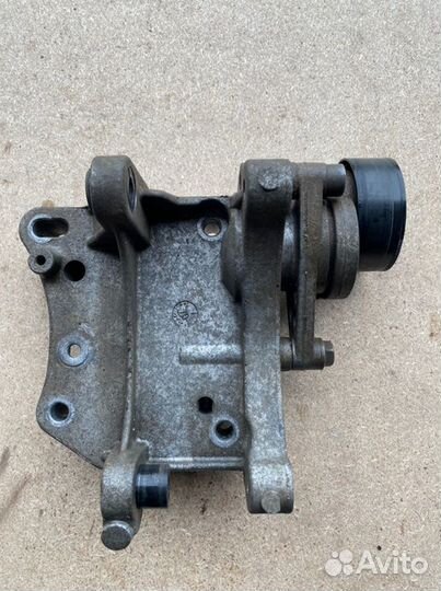 Кронштейн генератора Citroen C3 5-дверный ET3J4