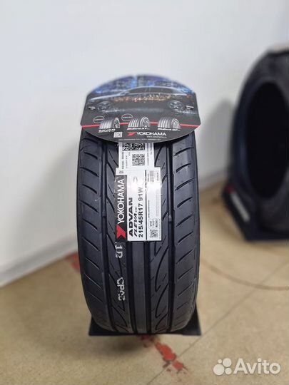 Yokohama Advan Fleva V701 215/45 R17 91