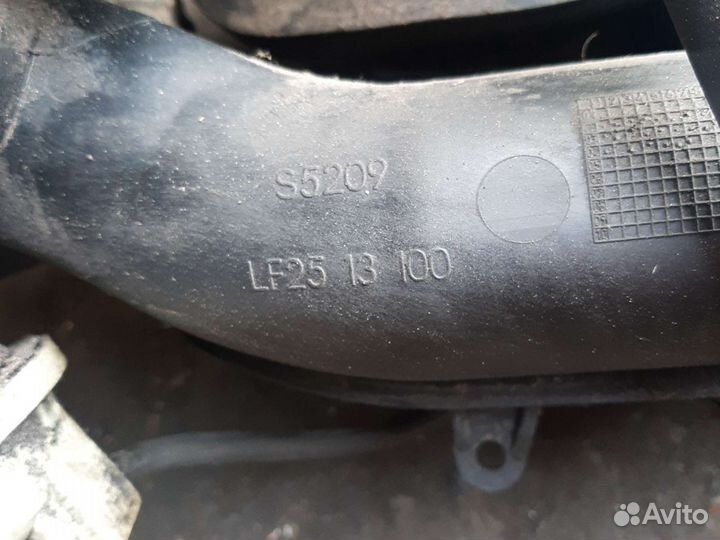 Коллектор впускной Мазда 1.8i двигатель