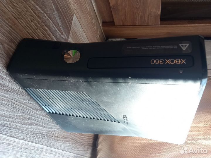 Xbox 360 Slim + кинект + игры + 320GB + hdmi