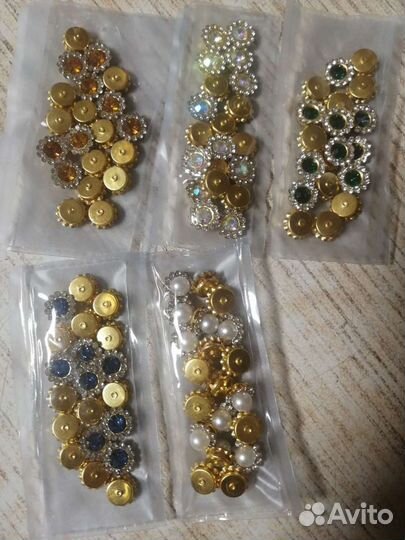 Стеклянные и пластиковые бусины, пришивные и клеев