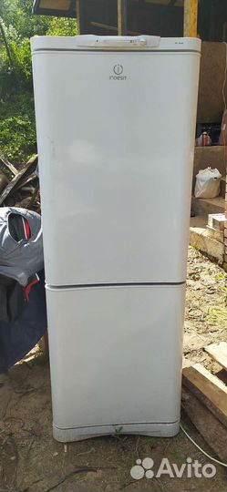 Холодильник бу indesit