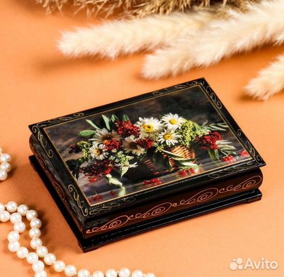 Шкатулка лаковая миниатюра