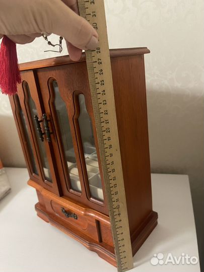 Шкатулка шкафчик из красного дерева