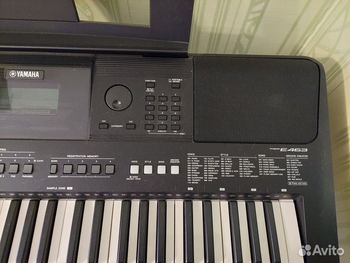 Продам синтезатор