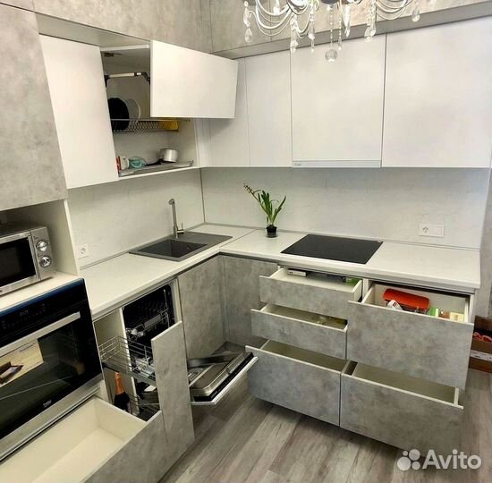 Кухни на заказ с открытыми полками