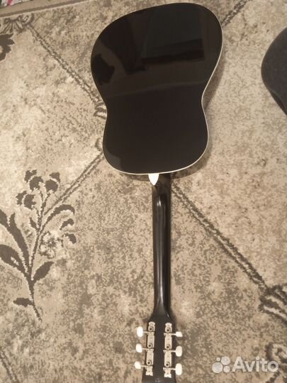 Акустическая гитара