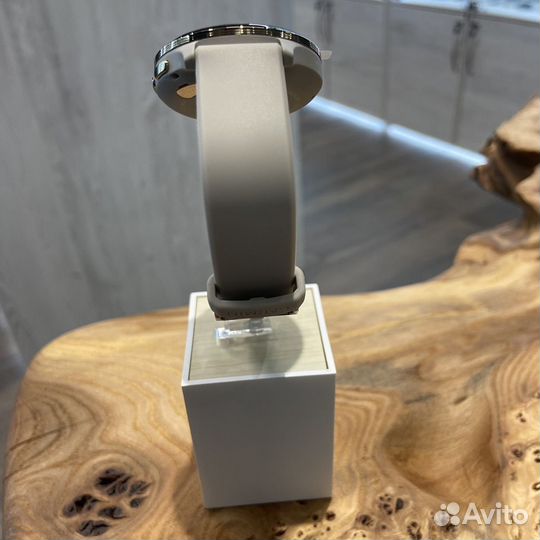 Часы Garmin Venu 3S French Gray с кожаным ремешком