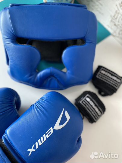 Боксерские перчатки+шлем+бинты