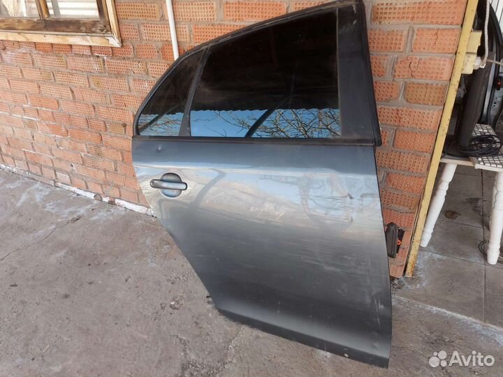Дверь задняя правая Volkwagen Jetta 5