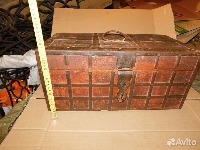 Антикварный, миниатюрный,красивый сундучок-ларец Р