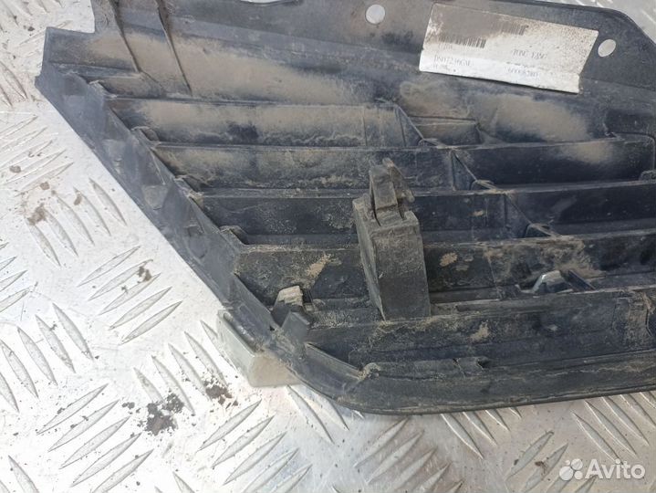 Решётка радиатора левая Nissan Primera P12