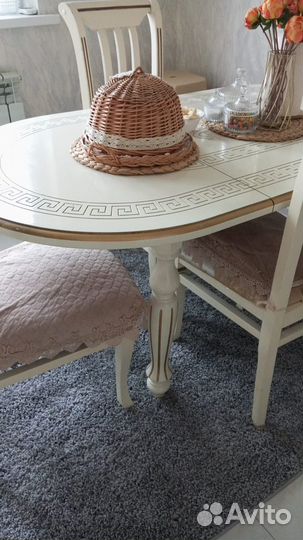 Стол и стулья