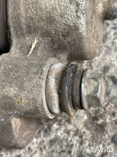 Суппорт задний Mitsubishi Pajero Sport 3 KS