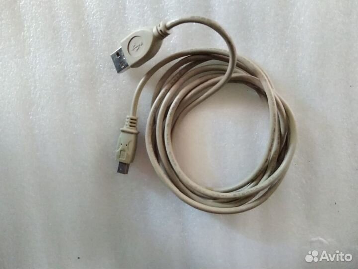 Зарядник на кнопочный телефон