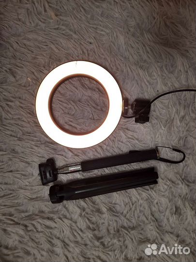 Лампа кольцевая настольная