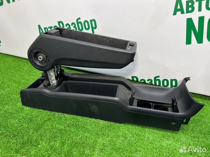 Консоль между сидений Audi A4 B5 1.8 ADR 1996